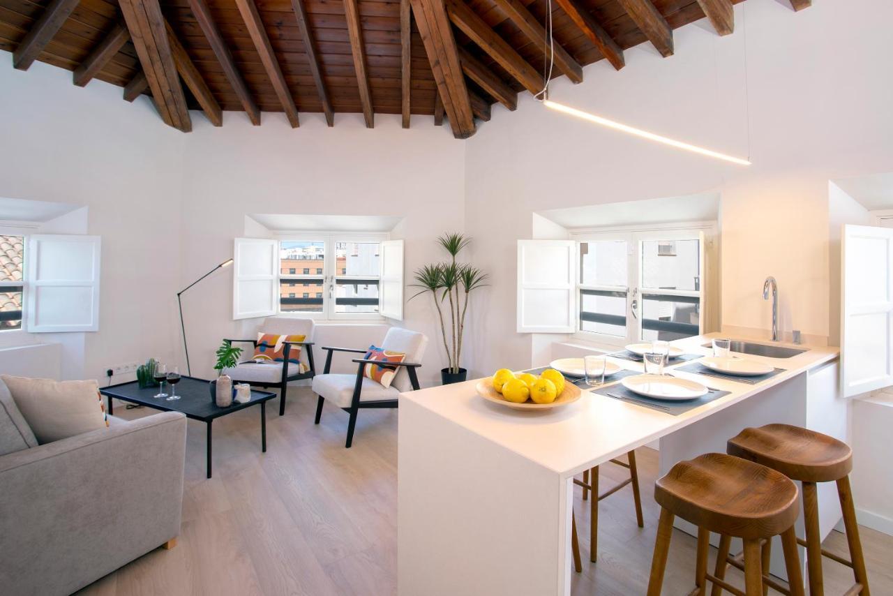 Apartamentos Thyssen Cisneros By Rent Me Malaga Exterior photo