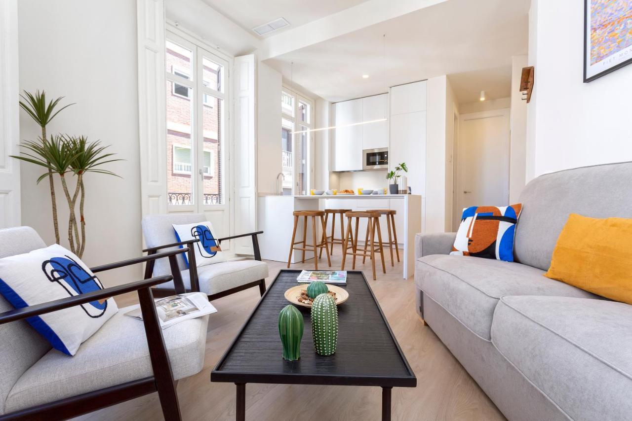 Apartamentos Thyssen Cisneros By Rent Me Malaga Exterior photo