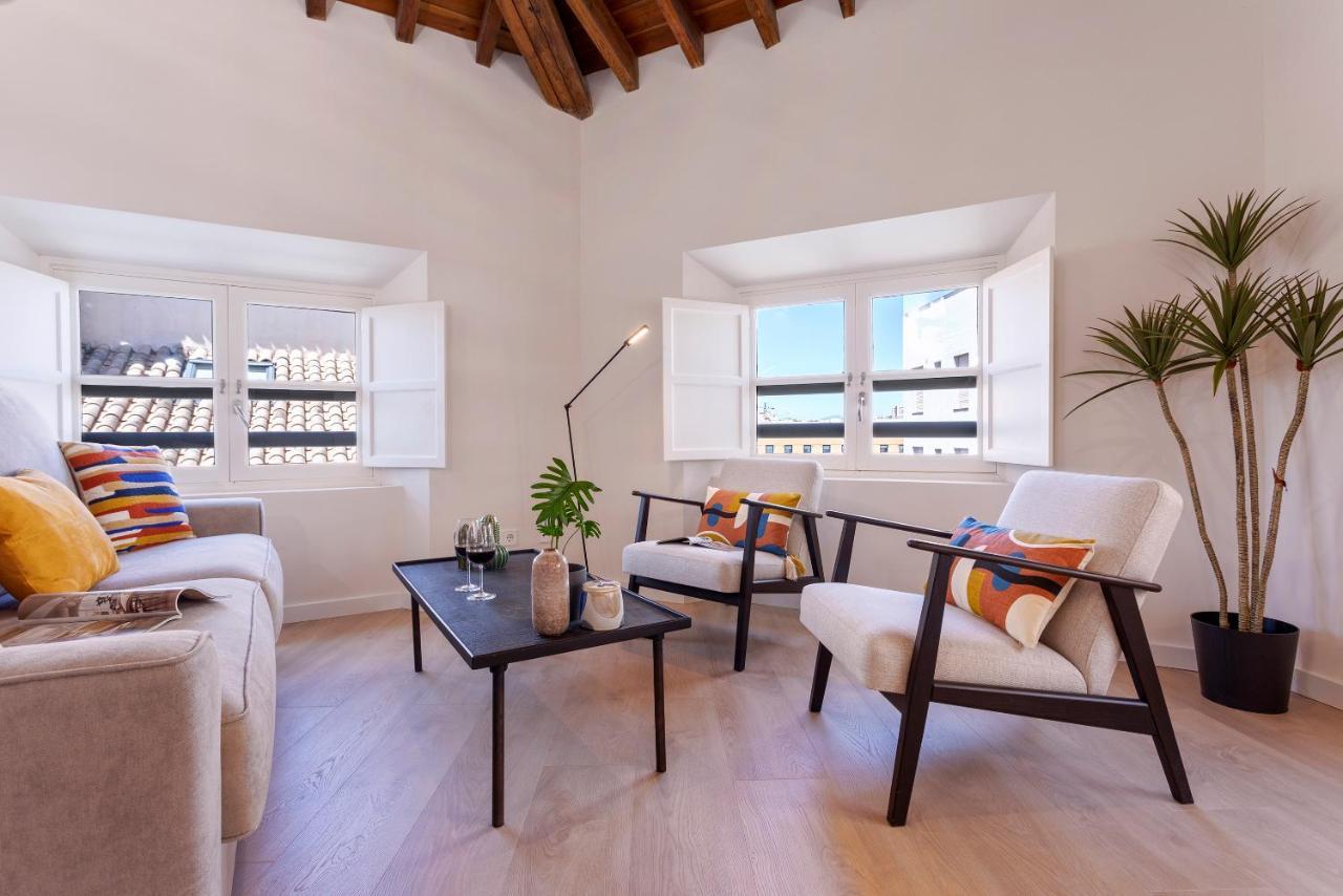 Apartamentos Thyssen Cisneros By Rent Me Malaga Exterior photo