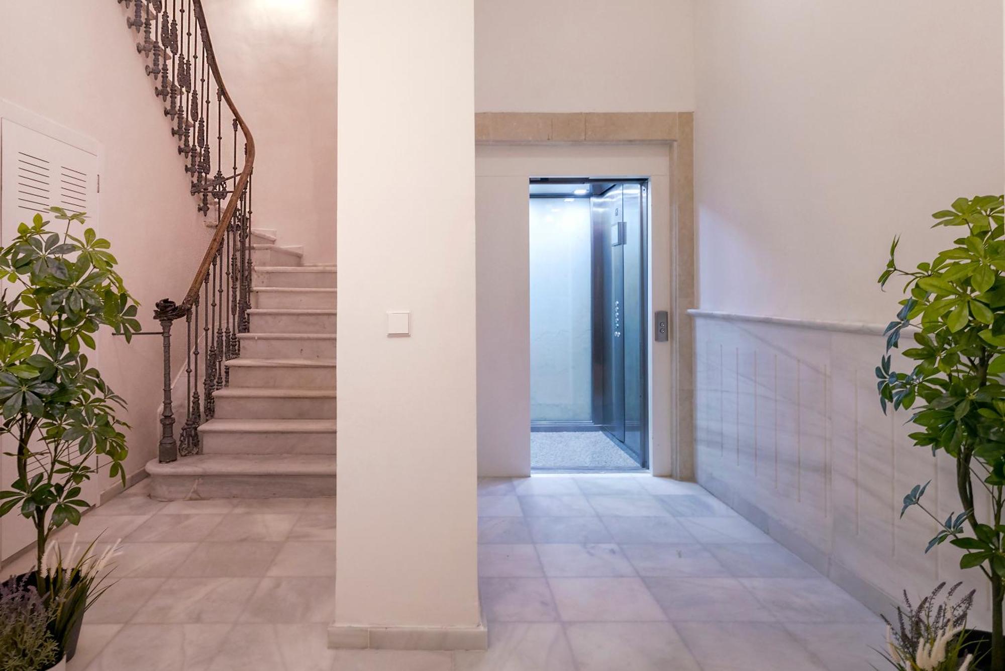Apartamentos Thyssen Cisneros By Rent Me Malaga Exterior photo